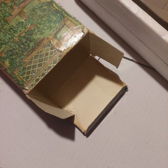 Avon empty Rolls Royce deep woods after shave - Picture 3 of 16